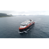 MS Roald Amundsen sailing on battery power. Photo: Hurtigruten