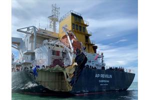 Damaged stern area of the AP Revelin after the collision. (Photo: NTSB)