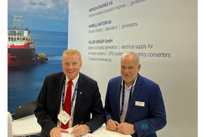 Jon Erik Røv, Managing Director of Bergen Engines group , together with Randall Nunmaker, Director of Sales & Marketing in MSHS at the maritime exhibition SMM in Hamburg on Tuesday, 6 September.(Photo: MSHS)