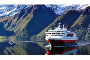 MS Nordnorge in Hjørundfjorden in Norway. Photo: Fabrice Milochau / Hurtigruten Norway