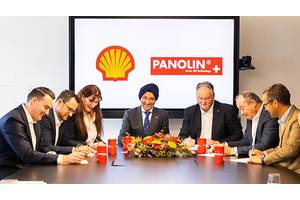 Parminder Kohli (SVP Shell Lubricants (Europe, ME & Africa)) centre with members of the Lämmle family and Lorenz Burkart (Shell Switzerland Country Chair) (far right) (Photo: Shell)