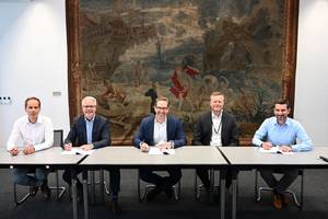 Pictured at the signing of the MoU, left to right: Alexander Knafl, MAN Energy Solutions; Peter Schild, Proman; Ron Gerlach, Stena; Hans Tistrand, Stena; and Bernd Siebert, MAN PrimeServ (Photo: MAN Energy Solutions)
