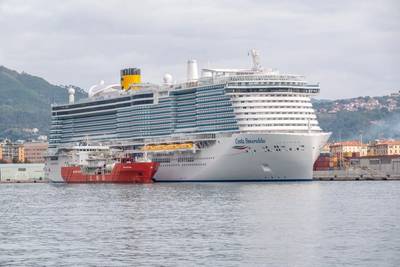 Costa Smeralda loads LNG fuel from the bunkering vessel Coral Methane in the port of La Spezia. (Photo: Costa Cruises)