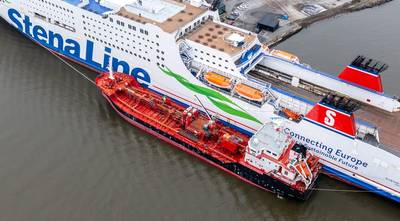 Methanol bunkering in progress. The bunker vessel Stolt Sandpiper alongside the Stena Germanica at Stena Line's Germany terminal in the Port of Gothenburg. Photo: Gothenburg Port Authority.