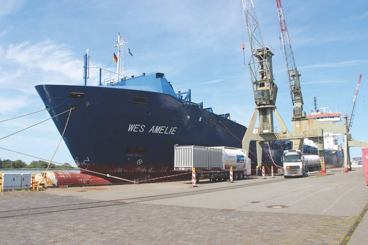 The initial LNG-filling took place in Bremerhaven by the Hamburg based company Nauticor. (Photo: Wessels Reederei)