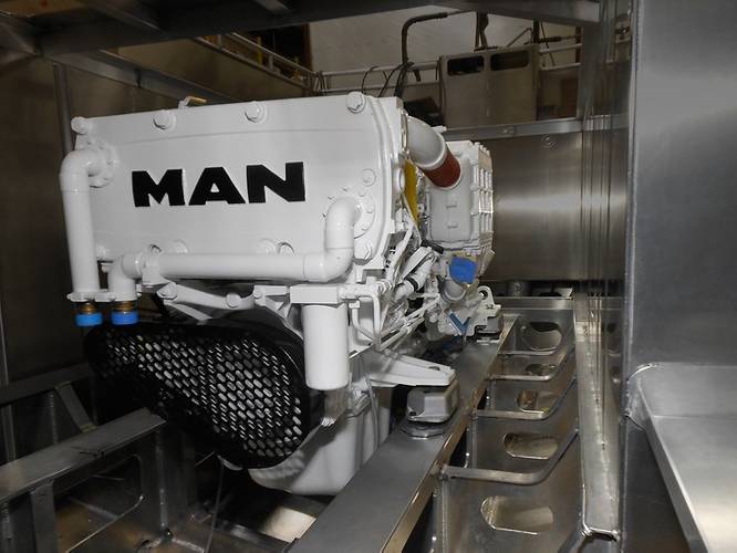 Small and quiet: The compact dimensions of 1,800 x 922 x 1,103 mm (L x B x H) of the MAN D2676 LE433 ensure sufficient engine room space and provides a comfortable working environment on deck. (Photo: MAN Engines)